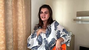 Мачеха с толстым хуем заставляет пасынка лизать молочные сиськи