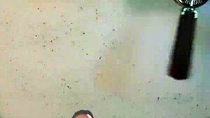 MILFs riesige Euter wackeln beim Schwanzlutschen