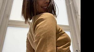 Hitri seks v trgovski kopalnici s pretplatnikom Sheer Channela postane divji