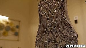 VIXEN CON ARTIST EVE SWEET USES HER FEMME FATALE CHARMS TO PLAN HEIST