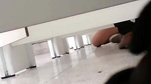 Pegação no banheiro do shopping gay