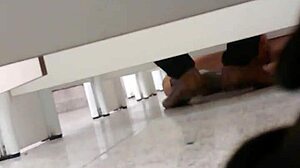 Pegação no banheiro do shopping gay