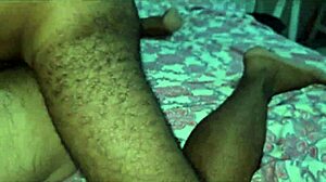 Cena Fumegante de Barebacking de Dois Gays Latinos Fodendo Trabalhador que Conheceram na Feira