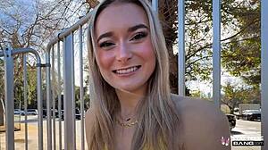 Вау, перверзна Thea Summers јебе јако у јавности после дивљег интервјуа!