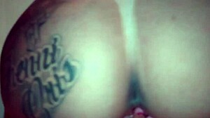 Baixinha da bunda grande gosta de levar tapinhas