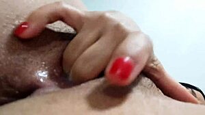 I’m obsessed with this curvy mature babe’s juicy hairy squirt show
