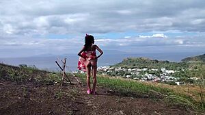 Helge rollelek i naturen med gammel hårete monsterpikk perv og liten 18+ asiat