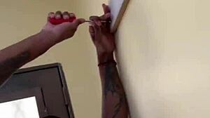 Красивый парень с большим членом получает минет и ебет в жопу за услугу