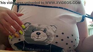 Oops, stepsister malu-malu flash tetek besar di cam!