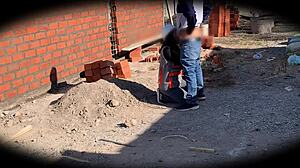 c�mara catches ingeniera nataly bent over