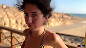 Masaj pe Plajă Dezvăluie Stranger Sălbatic