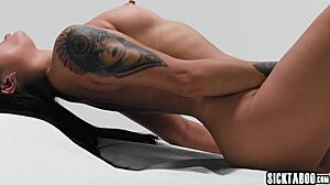 i'm an asian milf with perfect body, avery black, and i pleased myslef and masturbated