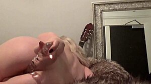 Blondie girl performs sexy webcam show on sexycams24 eu with explicit sex acts