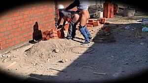 c�mara catches ingeniera nataly bent over