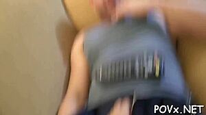 Chicas lujuriosas llenan agujeros apretados de lefa en POV rough