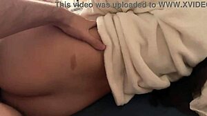 Deli posteljo s pastorko, postane neustavljivo jebanje