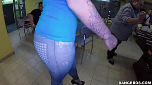 Harmony Reigns in publiek buiten