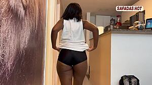 Rabuda safada dando pro entregador 😏