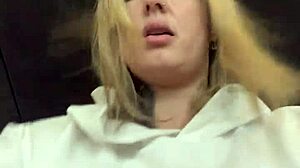 sapatona fica com muito tesao na academia vendo camisa transparente mostrando bicos suado duro