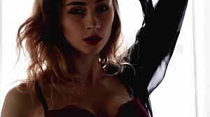 Опседнут сам бујном тинејџерком 18+ Јаном Вест која се задиркује у секси доњем рубљу