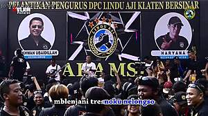 Penyanyi Indonesia Bergoyang Erotis Liar Di Pentas