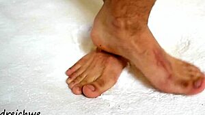 i love worshiping the huge feet of this sexy gay man in high definition fetish video