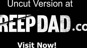 Stesønn Viser Boble Rumpe Til Gay Pappa i Garasje. Creepdad Ser Gammel og Ung 18+ Action!