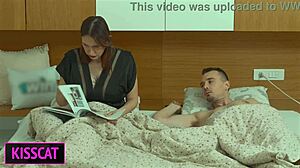 แม่เลี้ยงหื่นช่วยลูกเลี้ยงเสร็จในเตียงร่วม