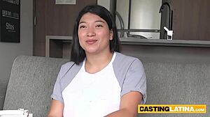 Kaori přesvědčuje perverzního producenta svými obřími prsy