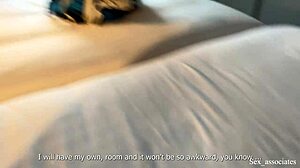 Tak boleh kongsi katil dengan ibu tiri, boner alert! 😳