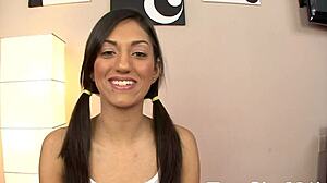 Ragazza 18+ Succhia Cazzo Profondo e Duro