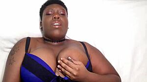 i'm a sexy ebony bbw playin with my pussy
