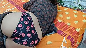 Desi-pakistanilainen kotirouva iso peppu naidettu miehen isäpuolelta