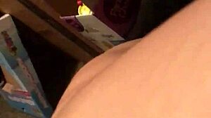 मेरी जीएफ स्ट्रैपऑन से मेरी हॉट गांड गहराई तक पेग करती 😈