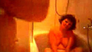 Italian Amateur Boy Licks Pussy In Bathtub