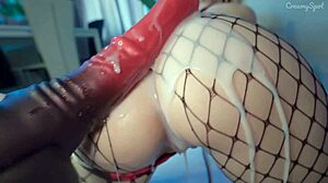 娇小18+妹子的紧穴被大鸡巴撑开，喷水上镜