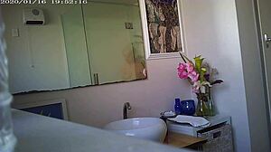 Bestemor, hva driver du med de store puppene?