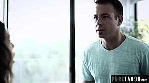 Üvey Kız Kardeş Bakire Rolünde Bir Nokta Koyuyor, 18+ Gençle