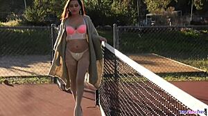 Trimmed Babe Gets Pussy Licked and Fingered!