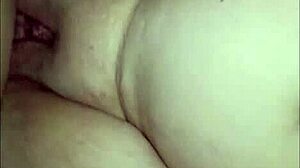 Hej, poglej to škropilko blondinko BBW, kako jo prstajo in trdo jebejo?