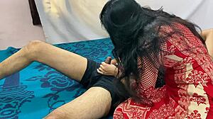 राहुल की आंटी और मैं बिस्तर पर गंदी हिंदी बातों के साथ वाइल्ड हो गए