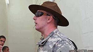 Μεγάλος τύπος κυριαρχεί σε έντονο γκέι σεξ με νεαρό 18+ στρατολόγο