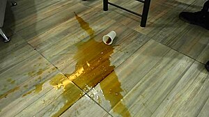 上司の完璧な尻でノンストップアクションを渇望？ クラブで