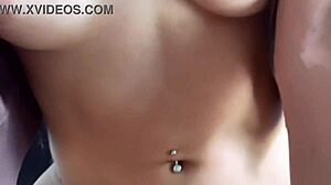 PEQUEÑA JOVEN COLOMBIANA FOLLADA POR CONDUCTOR MAMADA PROFUNDA ROMPIENDO COÑO ESTRECHO ME PIDE CREMA