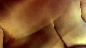 Tipper encantado con mi mujer me complace sin saber