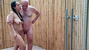 Har du provat het sex på nudistlägret med Agarabas och Olpr?