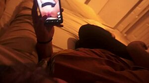 mirando porno en tiktok con mi hermanastra y terminamos grabando un video antes de que nos descubran nuestros padres