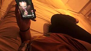 mirando porno en tiktok con mi hermanastra y terminamos grabando un video antes de que nos descubran nuestros padres