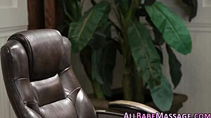 λεσβιακή μασέρ ψαλίδιζει μελαχρινή γκόμενα σε καυτή συνεδρία