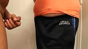 Terhes ribanc arcát keményen baszták a fürdőszobában